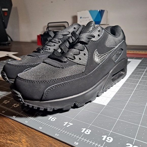 Women Air Max 90 size 8 - Picture 2 of 3